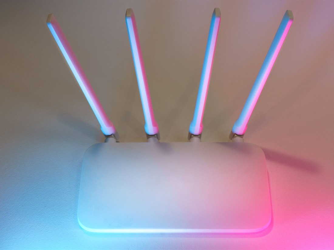 Wi-Fi etiketli bir kablosuz ağ cihazı